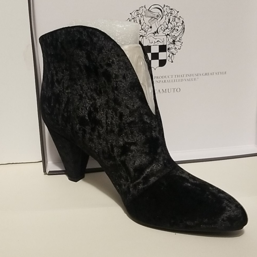 Vince Camuto Booties VC-EVANATA